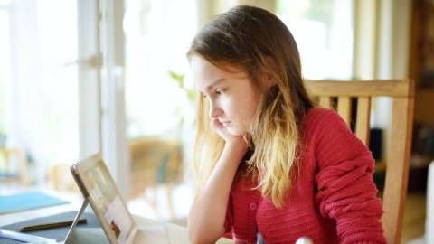 Τηλεκπαίδευση: Πώς να μην έχει το παιδί μαθησιακά κενά μετά την καραντίνα