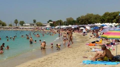 Καθηγητής Δερμιτζάκης: Αν δεν έχουμε 2ο κύμα κορονοϊού, τον Ιούλιο πάμε θάλασσα!