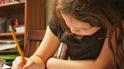 «Ήθελα να δω αν είστε καλά!»: το συγκινητικό γράμμα ενός κοριτσιού στον 93χρονο γείτονά της