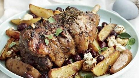 3 συνταγές στον φούρνο για παραδοσιακό Πάσχα (χωρίς σούβλα)