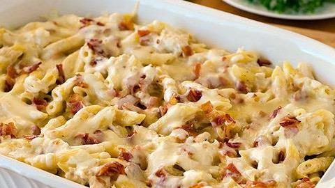 Πώς να φτιάξετε πεντανόστιμο σουφλέ ζυμαρικών με κοτόπουλο