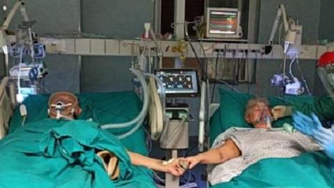 Ζευγάρι γιορτάζει τα 50 χρόνια γάμου σε διπλανά κρεβάτια στην εντατική