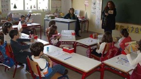 Το άνοιγμα των δημοτικών σχολείων θα βοηθήσει ή θα μας κοστίσει περισσότερο;