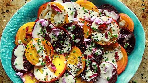 Η πιο τέλεια σαλάτα με παντζάρι και ταχίνι που σίγουρα θα σας χορτάσει!