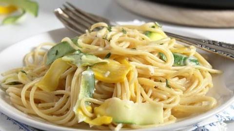 5 απλές συνταγές με 5 βασικά υλικά από τον Τζέιμι Όλιβερ