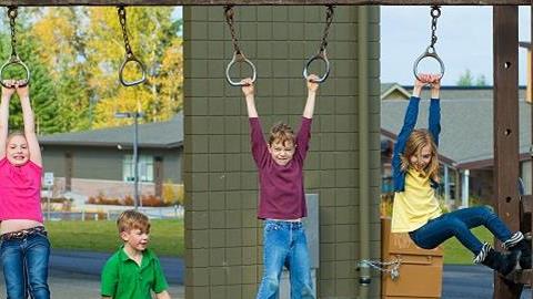 «Είναι απαραίτητο να παίξουν τα παιδιά ξανά με τους φίλους τους» λένε οι ψυχολόγοι