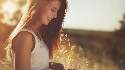 Η ευτυχία μπορεί να χτυπήσει την πόρτα αλλά εσύ πρέπει να της ανοίξεις!