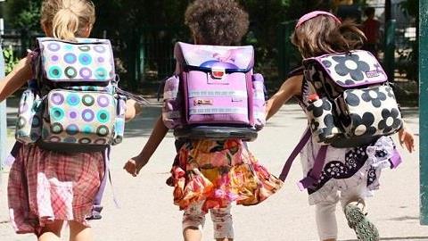 «Χαίρομαι που θα πάει το παιδί μου στο σχολείο από Δευτέρα, παρότι ανησυχώ λίγο»