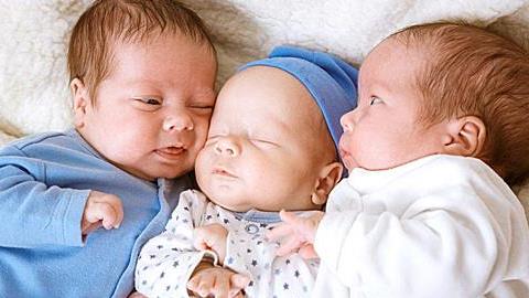 43χρονη γέννησε τρίδυμα στην Πάτρα και τα νέα σκόρπισαν την ελπίδα στο μαιευτήριο!