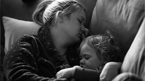 «Όταν μια μαμά ζητά διάλειμμα δεν σημαίνει πως δεν αγαπά τα παιδιά ή τον άντρα της»