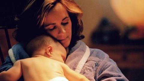 Υπάρχουν μαμάδες που τα βγάζουν πέρα ολομόναχες (και αδιαμαρτύρητα)