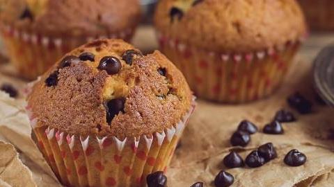 Συνταγές για παιδιά: cupcakes μπανάνα (με chips σοκολάτας)