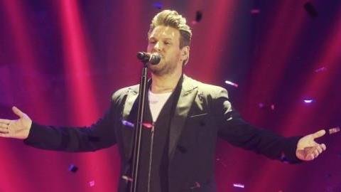 Ο Πάνος Κιάμος είναι έτοιμος να ανοίξει τις νυχτερινές πίστες της Αθήνας