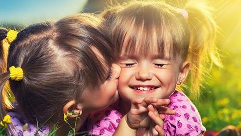 Πώς να μεγαλώσετε αδέλφια που θα αγαπιούνται για μια ζωή