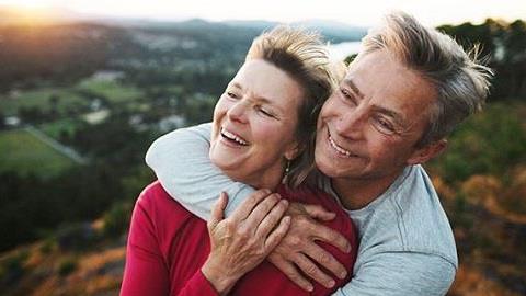 Οι άντρες που παντρεύονται έξυπνες γυναίκες ζουν πιο πολύ σύμφωνα με την επιστήμη