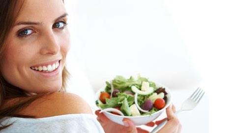 Εύκολοι και έξυπνοι τρόποι για να «γλιτώσετε» θερμίδες σε κάθε σας γεύμα