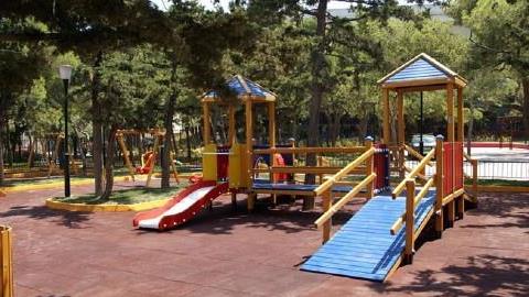 Άνοιξαν οι παιδικές χαρές του Δήμου Αθηναίων – ανοίγουν 19 ακόμη μέσα στο καλοκαίρι (λίστα)