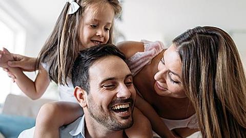 Άξιος να λέγεται πατέρας είναι εκείνος που βάζει την οικογένεια πάνω απ’ όλα