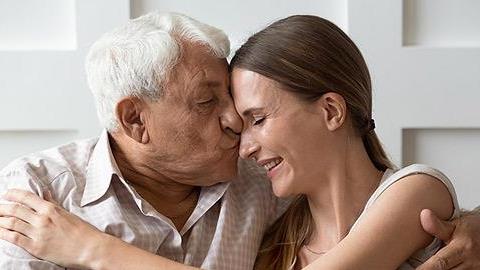 «O δικός μου μπαμπάς δεν φοράει κάπα αλλά είναι ο ήρωάς μου!»