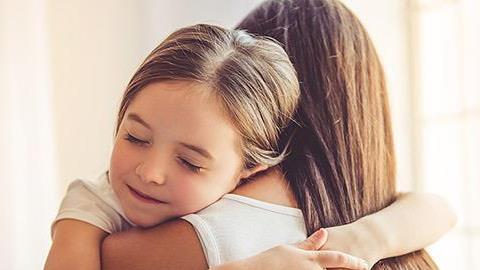 «Όταν νιώθω κουρασμένη ή λυπημένη αγκαλιάζω το παιδί μου και όλα περνούν!»