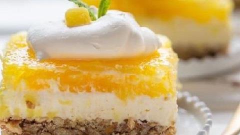 Ελαφρύ γλυκό ψυγείου με ανανά στο πι και φι! 