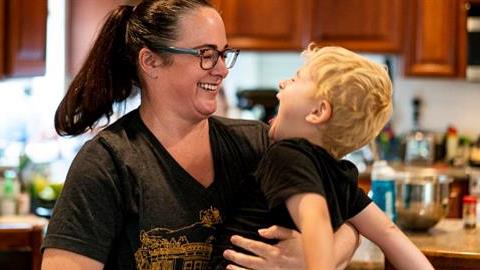 Γιατί οι μαμάδες παραμελούμε συνήθως τον εαυτό μας (και είναι φυσιολογικό!)