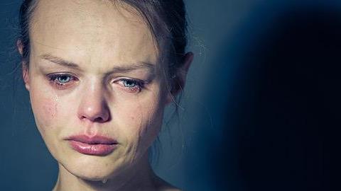 «Δεν πειράζει να κλαις πού και πού όταν είσαι μαμά...» 