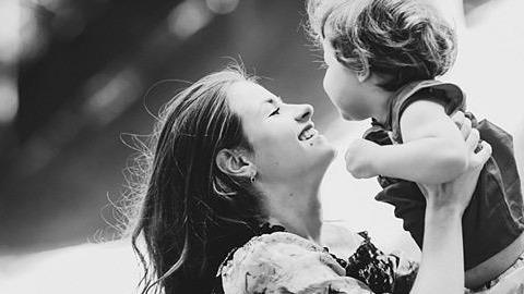 «Απ' όταν έγινα μαμά, αναρωτιέμαι πώς ζούσα τόσα χρόνια χωρίς τα παιδιά μου...»