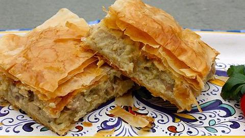 H κοτόπιτα της τεμπέλας σε 5 απλά βήματα!