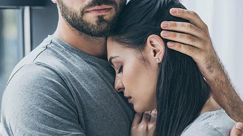 «Δεν αρκεί να με αγαπάς, πρέπει και να μου το λες»: το τρυφερό γράμμα μιας συζύγου στον άντρα της