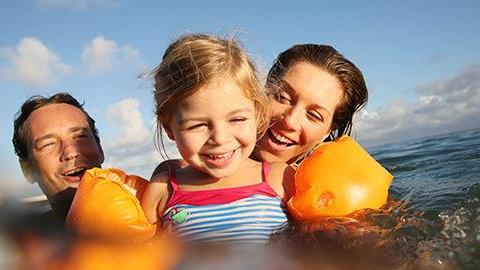 Τα καλοκαίρια του γονιού είναι γεμάτα από ανεκτίμητες στιγμές με τα παιδιά του!