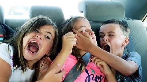 Είναι καλό να μαλώνουν τα αδέρφια μεταξύ τους σύμφωνα με έρευνα του Κέιμπριτζ