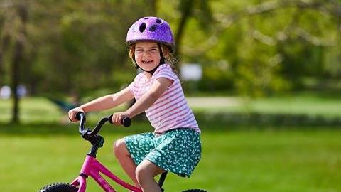 Αλλαγή ΚΟΚ: Υποχρεωτική η χρήση κράνους σε ποδηλάτες έως 12 ετών