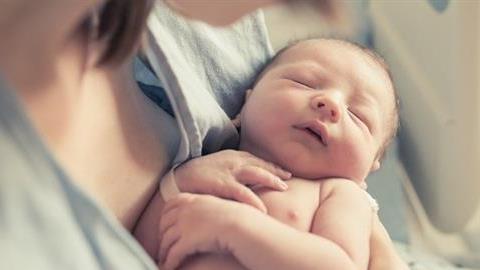 Γυναίκα από την Κάλυμνο γέννησε στο πλοίο με τη βοήθεια του καπετάνιου