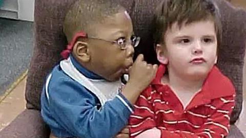 2 φίλοι που οι γιατροί τους έδιναν ελάχιστες πιθανότητες να ζήσουν, τα κατάφεραν και είναι αχώριστοι