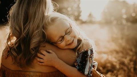 «Το να έχεις κόρη είναι πολλά περισσότερα από ροζ φορέματα και τσιμπιδάκια στα μαλλιά»