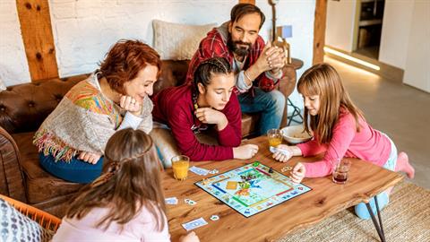 Πώς τα επιτραπέζια παιχνίδια ακονίζουν το μυαλό των παιδιών