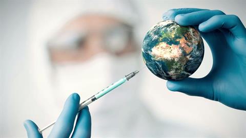 Στον εισαγγελέα οι αναρτήσεις θεωριών συνωμοσίας για τον κορονοϊό με εντολή Χρυσοχοΐδη