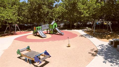 Ακόμη 19 παιδικές χαρές της Αθήνας ανακαινίστηκαν κι έγιναν προσβάσιμες σε παιδιά με κινητικές δυσκολίες (λίστα)