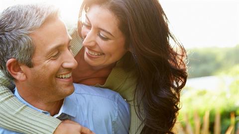 Πώς να ανανεώσετε τη σχέση σας όσο τα παιδιά λείπουν στο χωριό