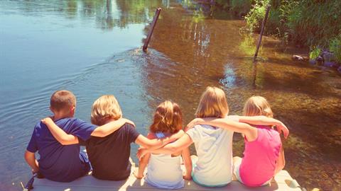 Οι καλοκαιρινές φιλίες είναι πολύτιμες για τα παιδιά μας