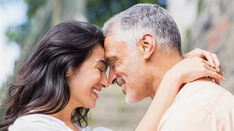 Παντρεμένοι και ευτυχισμένοι για πάνω από 20 χρόνια: 3 ζευγάρια μοιράζονται το μυστικό τους