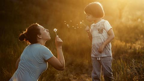 4 πολύτιμα μαθήματα ζωής που πρέπει να δώσουμε στους γιους μας!
