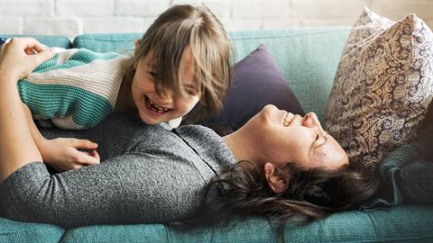 Το να μεγαλώνεις ευγενικά παιδιά είναι πολύ πιο ουσιώδες από τα χρήματα και τα πτυχία