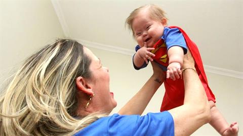 3χρονος με σύνδρομο Down και 7 εγχειρήσεις στο ιστορικό του νίκησε και τον κορονοϊό