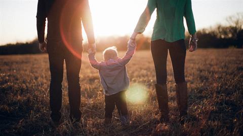 7 πολύτιμα μαθήματα που οι γονείς διδάσκουν καλύτερα απ’ τους δασκάλους
