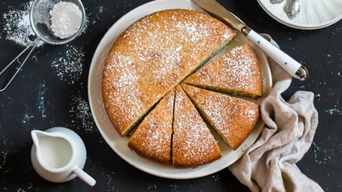 Εύκολη και πεντανόστιμη φανουρόπιτα με 7 υλικά (χωρίς μίξερ)