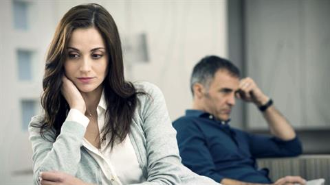 5 συμπεριφορές που δείχνουν ότι δεν είναι πια ερωτευμένος μαζί σου