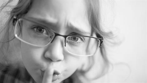 Πώς να διδάξουμε στα παιδιά ότι η κακοποίηση είναι ένα «μυστικό» που δεν πρέπει να κρατούν