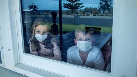 Σουηδία: γονείς «φυλάκισαν» τα παιδιά τους για 4 μήνες για να μην κολλήσουν κορονοϊό